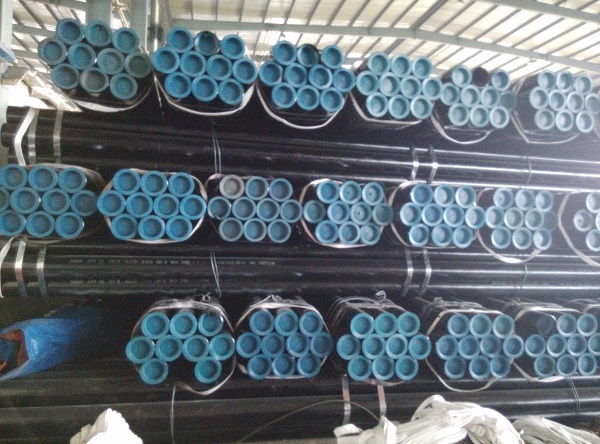 Seamless steel pipes for petroleum cracking